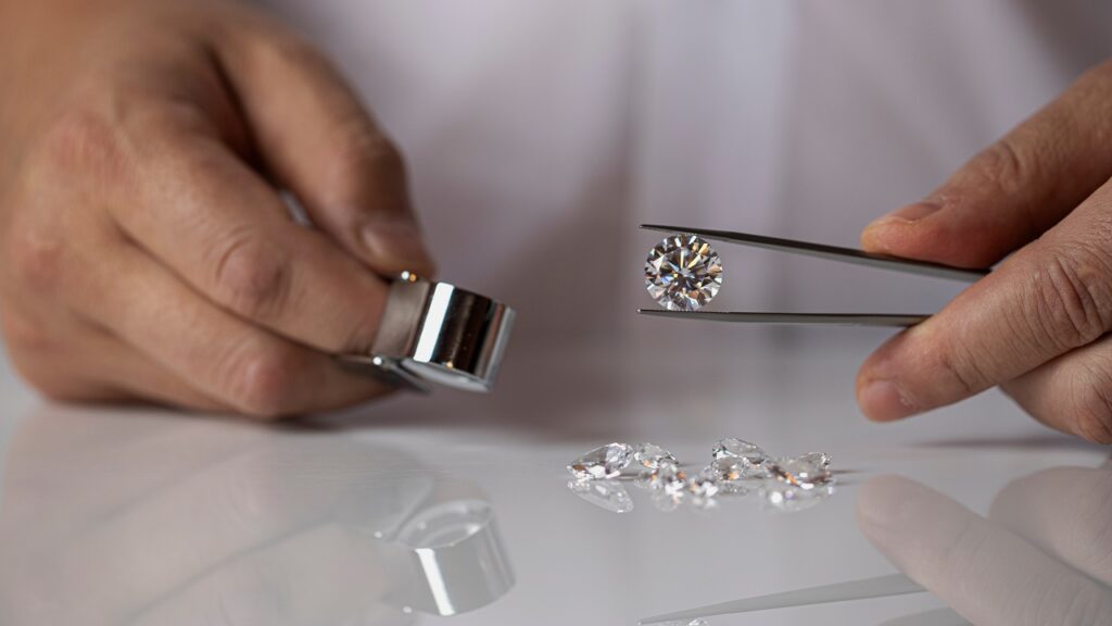 polished diamond retail holiday shopping 1280 USED 012524