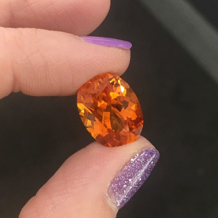 Mandarin garnet. (GemologyGeek)