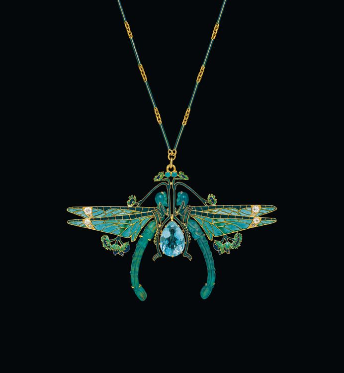 Art Nouveau dragonfly pendant featuring aquamarine, glass, diamonds, and plique-à-jour enamel by René Lalique, circa 1900. (Photo: ©Albion Art)