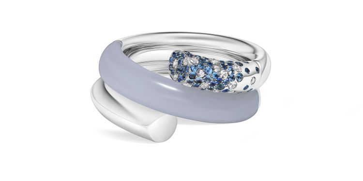 Tabayer Oera 04 ring in white gold with blue chalcedony, sapphires and diamonds. (Tabayer)
