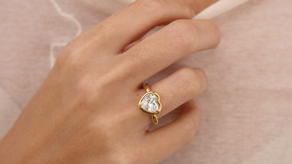 Image of Charlie engagement ring by Kimai with heart-cut synthetic diamond