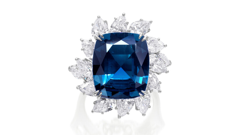 10.84-carat alexandrite chrysoberyl surrounded by pear-shaped diamonds ring
