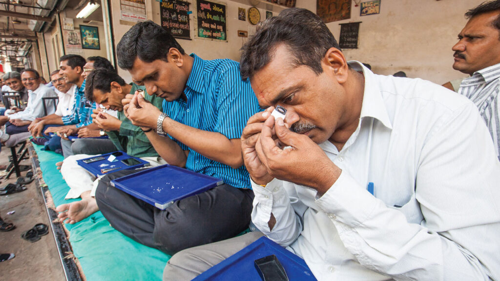 Diamond inspectors in Surat image