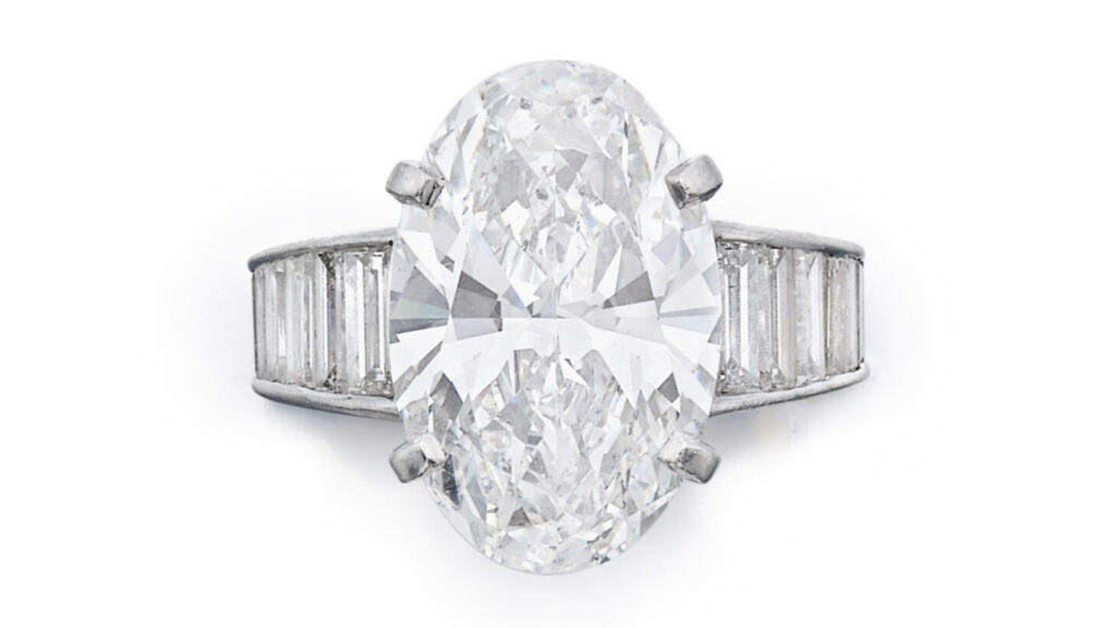 Oval-cut diamond ring image
