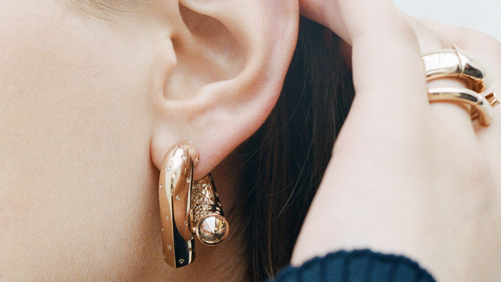 Oera earring and ring on model image