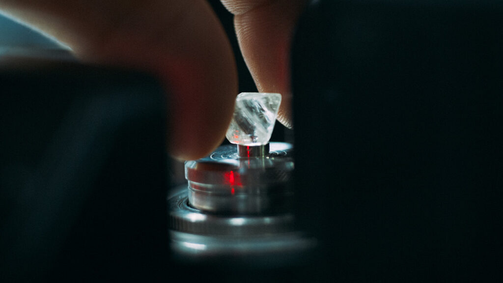 Rough diamond under analysis image