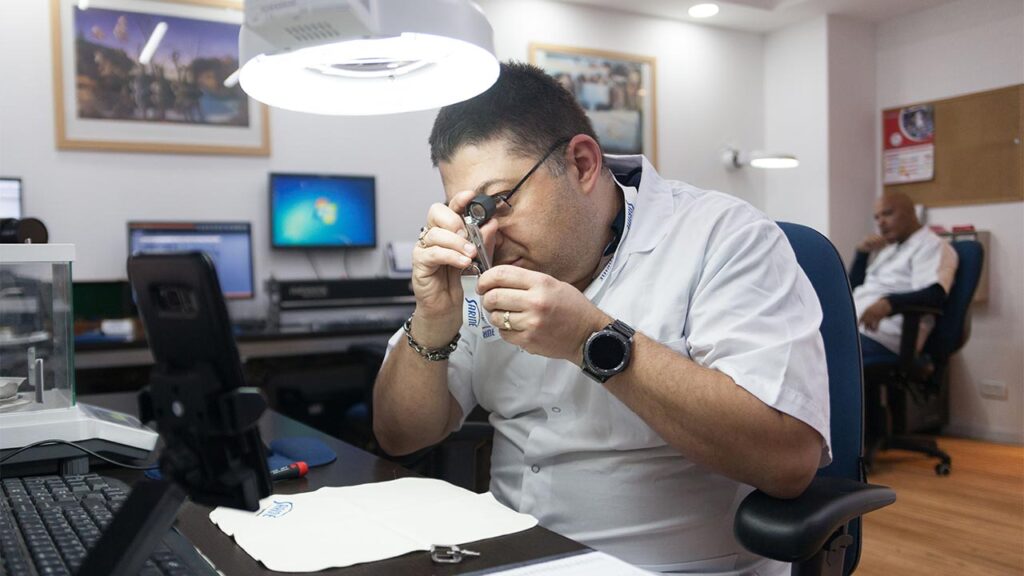 Man inspecting a diamond at the Sarine lab in Israel image