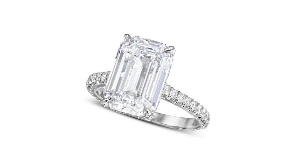 Ring bearing an emerald-cut internally flawless diamond at Christie's image