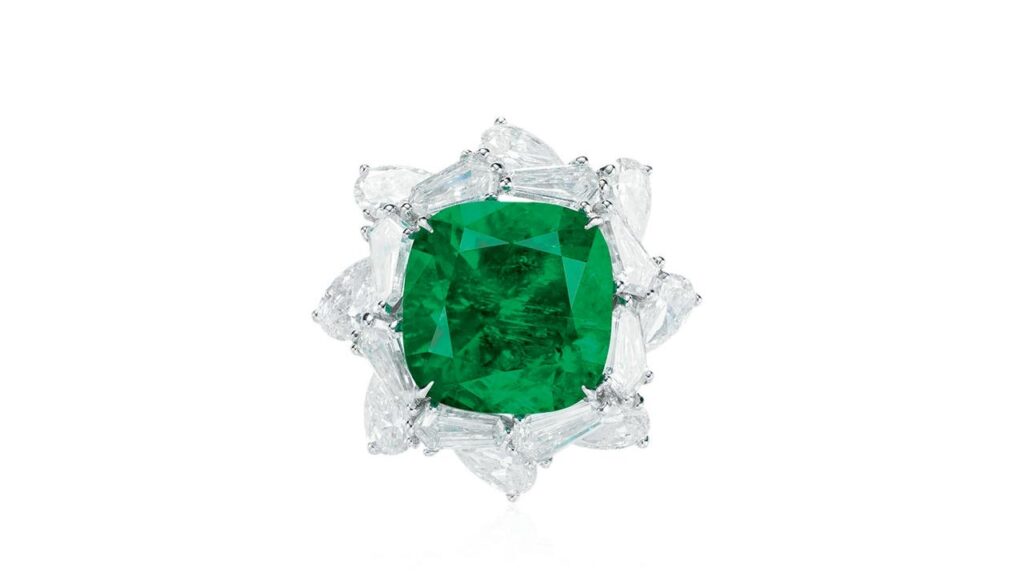 Ring bearing a cushion-shaped, Colombian emerald surrounded by multi-shaped diamonds at Poly Auction image