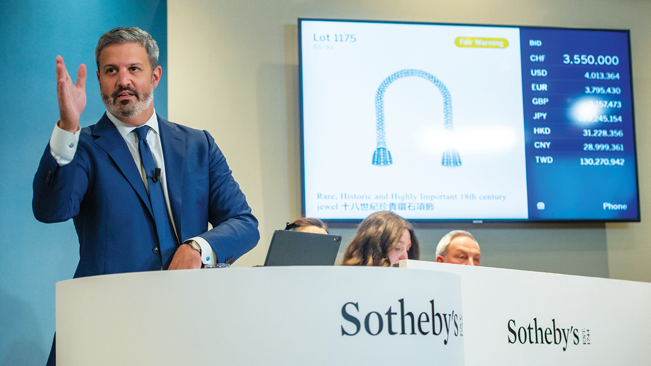 Sotheby’s auctioneer takes bids in November 2024 for an 18th-century diamond tassel necklace image